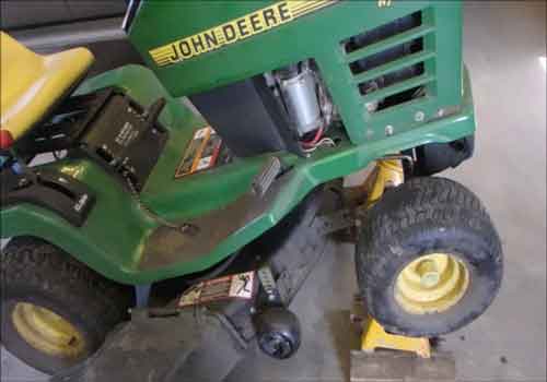 Does the John Deere S160 Have Cruise Control