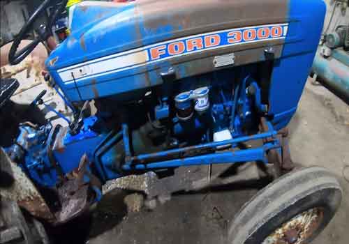 What Engine is in Ford Tractors