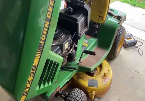 What kind of oil does a John Deere STX38 take