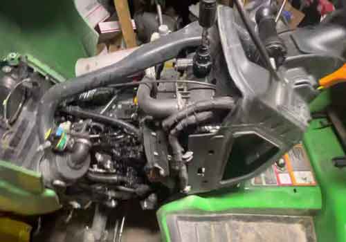 Who Makes John Deere S180 Engine